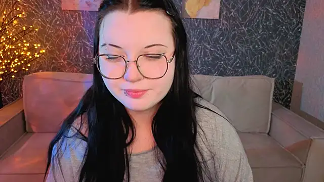 Snapshot of Kira_G0ld chatting on May 1, 2026, 12:59 am Kira G0ld online show from May 1, 2026, 12:59 am