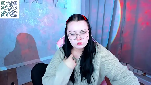 Snapshot of Kira_G0ld chatting on April 17, 2026, 9:01 am Kira G0ld online show from April 17, 2026, 9:01 am