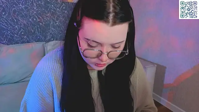 Snapshot of Kira_G0ld chatting on May 2, 2026, 1:11 am Kira G0ld online show from May 2, 2026, 1:11 am