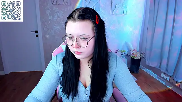 Snapshot of Kira_G0ld chatting on April 19, 2026, 9:10 am Kira G0ld online show from April 19, 2026, 9:10 am