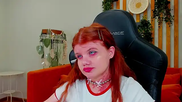 Snapshot of ChloeHalses chatting on August 3, 2026, 9:04 am ChloeHalses online show from August 3, 2026, 9:04 am