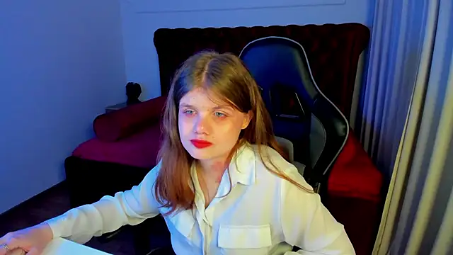 Snapshot of ChloeHalses chatting on May 15, 2026, 5:11 pm ChloeHalses online show from May 15, 2026, 5:11 pm