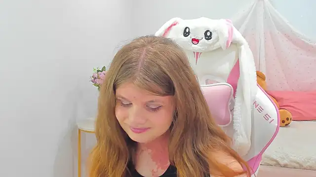 Snapshot of ChloeHalses chatting on July 7, 2026, 5:05 pm ChloeHalses online show from July 7, 2026, 5:05 pm