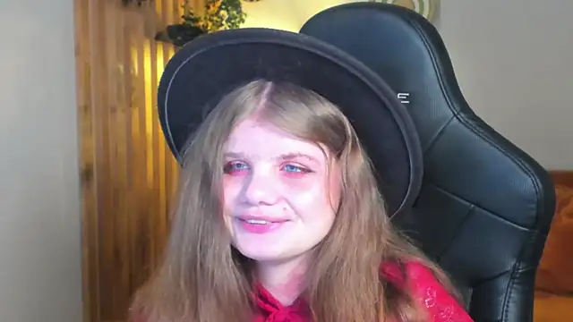 Snapshot of ChloeHalses chatting on May 10, 2026, 5:04 pm ChloeHalses online show from May 10, 2026, 5:04 pm