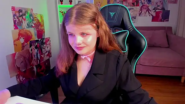 Snapshot of ChloeHalses chatting on June 4, 2026, 4:11 pm ChloeHalses online show from June 4, 2026, 4:11 pm