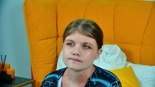 Snapshot of ChloeHalses chatting on June 13, 2026, 5:11 pm ChloeHalses online show from June 13, 2026, 5:11 pm
