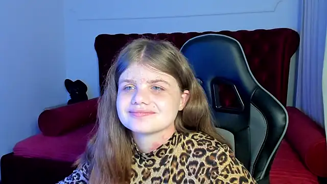 Snapshot of ChloeHalses chatting on May 8, 2026, 5:06 pm ChloeHalses online show from May 8, 2026, 5:06 pm