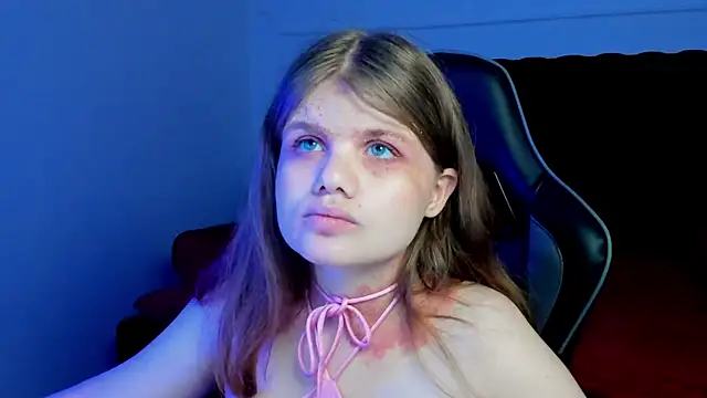 Snapshot of ChloeHalses chatting on May 24, 2026, 5:02 pm ChloeHalses online show from May 24, 2026, 5:02 pm