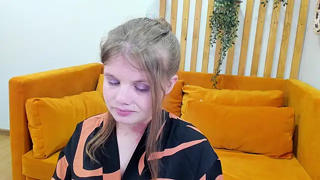 Snapshot of ChloeHalses chatting on June 19, 2026, 5:08 pm ChloeHalses online show from June 19, 2026, 5:08 pm