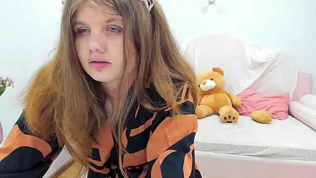Snapshot of ChloeHalses chatting on June 23, 2026, 5:11 pm ChloeHalses online show from June 23, 2026, 5:11 pm
