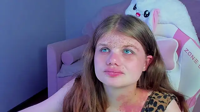 ChloeHalses online show from May 5, 2026, 5:05 pm
