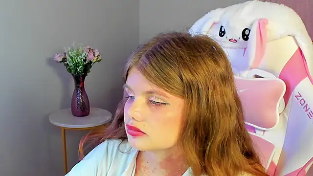 Snapshot of ChloeHalses chatting on June 9, 2026, 7:04 pm ChloeHalses online show from June 9, 2026, 7:04 pm
