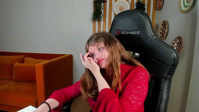 Snapshot of ChloeHalses chatting on June 6, 2026, 4:07 am ChloeHalses online show from June 6, 2026, 4:07 am