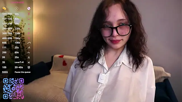 HannaHayles online show from April 21, 2026, 1:42 am
