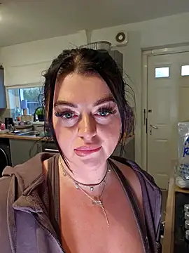 amyllpxx online show from February 5, 2026, 4:03 pm