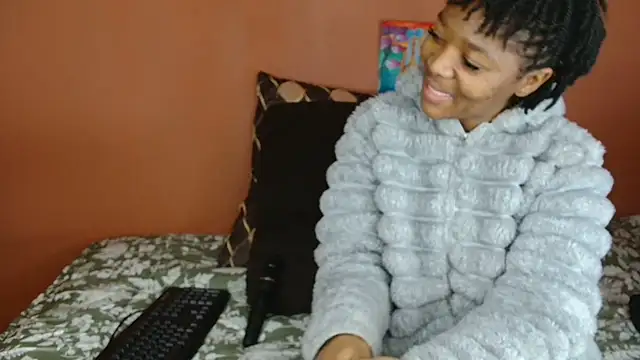 Snapshot of ForeverSexy_ chatting on June 25, 2026, 7:02 am ForeverSexy online show from June 25, 2026, 7:02 am