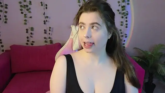 Snapshot of LovingWhisperr chatting on March 16, 2026, 1:24 am LovingWhisperr online show from March 16, 2026, 1:24 am