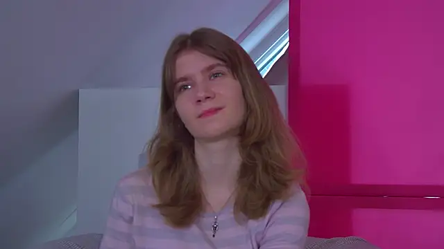 Snapshot of MilaMaelis chatting on April 15, 2026, 6:19 am MilaMaelis online show from April 15, 2026, 6:19 am