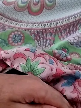 Snapshot of -for-you- chatting on April 1, 2026, 9:32 am -for-you- online show from April 1, 2026, 9:32 am