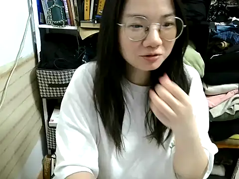 xiaoxiaowan11 online show from March 7, 2026, 10:32 am