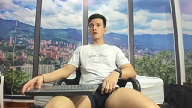 Snapshot of GoldenBoyM chatting on July 3, 2026, 3:46 am GoldenBoyM online show from July 3, 2026, 3:46 am