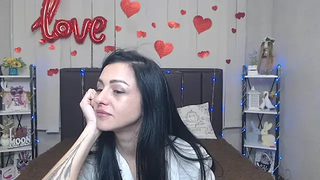 EvaClarkk online show from May 17, 2026, 5:13 pm