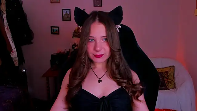LanaLovely online show from June 18, 2026, 6:34 am
