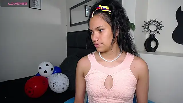 Julieta Parker online show from June 19, 2026, 2:17 am