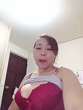 dannamomcerratt online show from May 22, 2026, 1:58 am