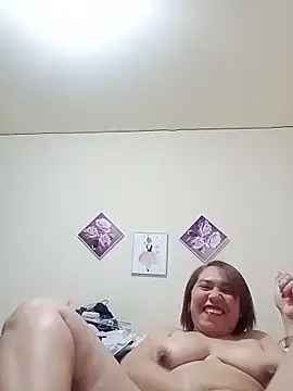 dannamomcerratt online show from May 25, 2026, 9:35 pm