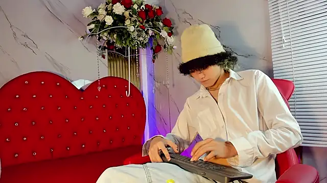 Snapshot of thanier_18 chatting on June 25, 2026, 7:19 pm thanier 18 online show from June 25, 2026, 7:19 pm