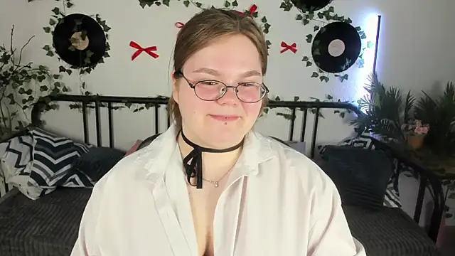 Snapshot of MaryFloree chatting on March 11, 2026, 10:20 am MaryFloree online show from March 11, 2026, 10:20 am