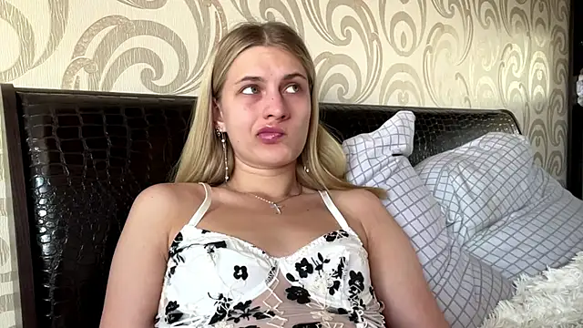JeneeEady online show from June 12, 2026, 6:11 am