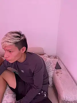 MaxyRyan online show from April 30, 2026, 7:21 pm
