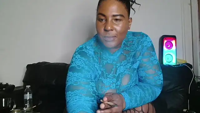 CurvySashia online show from May 5, 2026, 10:35 pm