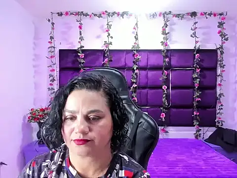 Thaliana Caetani  online show from February 5, 2026, 2:13 pm