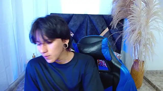 nikoo 18 online show from March 18, 2026, 1:57 pm