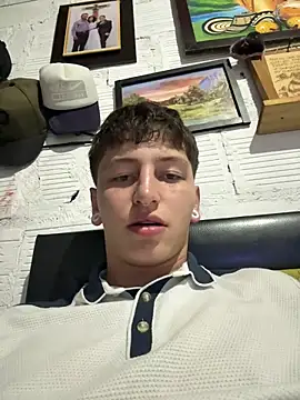 Snapshot of ARON_LUXX chatting on March 14, 2026, 11:00 pm ARON LUXX online show from March 14, 2026, 11:00 pm