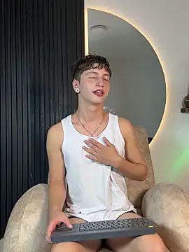 ARON LUXX online show from February 4, 2026, 3:12 am