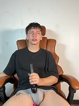 Snapshot of ARON_LUXX chatting on March 20, 2026, 4:08 pm ARON LUXX online show from March 20, 2026, 4:08 pm