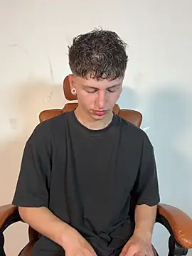 Snapshot of ARON_LUXX chatting on March 11, 2026, 3:22 am ARON LUXX online show from March 11, 2026, 3:22 am