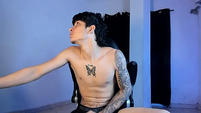 SnakeVelvet2 online show from February 4, 2026, 5:35 am