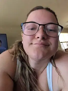 lillythotz online show from May 15, 2026, 4:49 pm