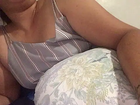 lady candy85 online show from February 4, 2026, 7:42 pm