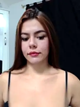 EmiNavarro online show from July 1, 2026, 7:03 pm