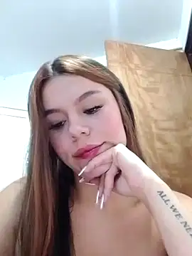 EmiNavarro online show from June 25, 2026, 10:37 pm