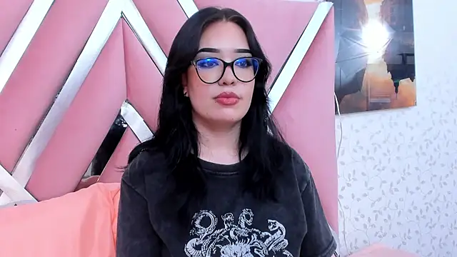 ninameduxx online show from May 14, 2026, 4:42 am