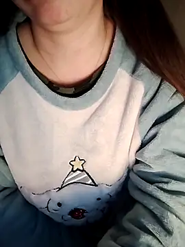 LiilyZi online show from February 9, 2026, 3:43 pm