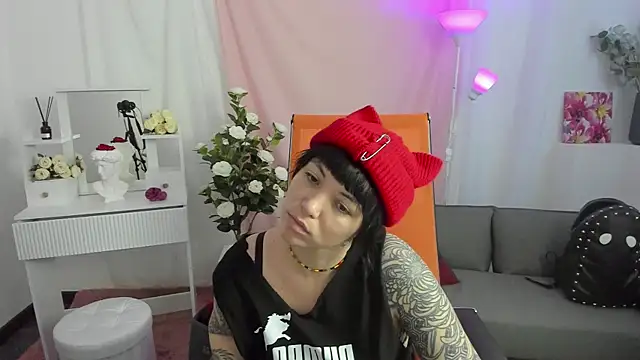 Snapshot of NeoGeisha chatting on April 16, 2026, 1:23 pm NeoGeisha online show from April 16, 2026, 1:23 pm