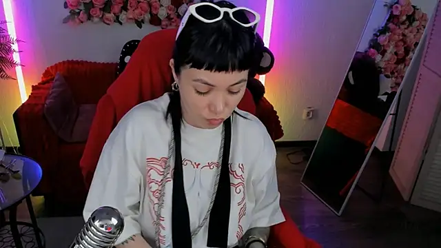 Snapshot of NeoGeisha chatting on May 19, 2026, 1:40 pm NeoGeisha online show from May 19, 2026, 1:40 pm